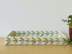 Plateau de petit-déjeuner en bois laqué avec incrustation de nacre, plateau décoratif pour café, plateau ottoman avec poignée, mosaïque florale - Product Image 2