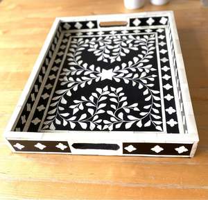 Plateau à os de qualité supérieure avec compartiments, adapté aux applications en laboratoire et alimentaires, disponible à la vente - Product Image 2