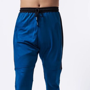 Pantalon de sport décontracté pour homme en coton léger, taille mi-haute, anti-plis, avec motif décoratif, style tendance - Product Image 1