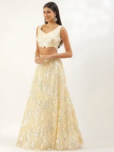 Élégante tenue ethnique moderne pour femme : Lehenga Choli Dupatta en satin tissé uni, brodé de sequins courts, idéale pour mariage et soirée - Product Image 5