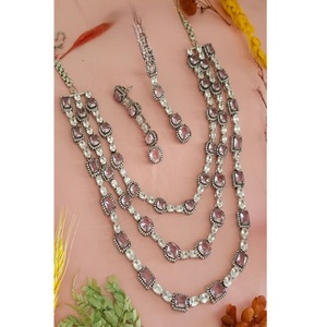 Ensemble collier et boucles d'oreilles en laiton plaqué argent de qualité supérieure, serti de moissanite, pour femme, collection mariage. - Product Image 1
