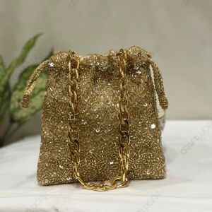 Bolso de mano tipo cubo con microperlas doradas y correa de cadena llamativa, accesorio compacto para fiestas y eventos nocturnos para mujer - Product Image 3