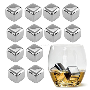 Coffret Cadeau de Pierres à Whisky Réutilisables en Métal avec Boîte, Pince et Plateau – Glaçons sans Dilution pour Whisky, Vodka, Vin et Cocktails - Product Image 1