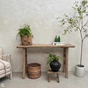 Mesa Consola Grande de Madera Antigua, Mesa de Entrada Rústica de Madera Reciclada con Detalle de Rama Natural, Muebles de Estilo Rústico - Product Image 1