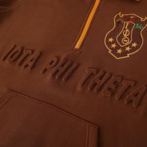 Sudadera Iota Phi Theta Marrón con Cierre de Cremallera, Prenda Griega Premium, Sudadera de Fraternidad, Top Elegante - Product Image 5