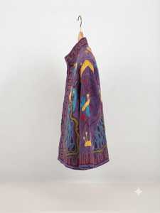 Chaqueta CHOHAN TEXTILE de terciopelo bordado morado con cuello mandarín, manga larga, diseño étnico folclórico de arte popular de la India, estilo Rajasthan. - Product Image 6