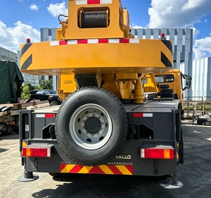 Grue de camion XCT12K4 12 tonnes, grue mobile hydraulique 4,5 m, compacte, courte entre-essieux, pour la construction urbaine et le levage municipal, MARQUE DE PREMIÈRE QUALITÉ - Product Image 4