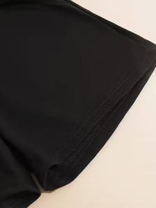 Shorts utilitaires noirs pour hommes, taille élastique, taille mi-haute, short cargo avec poches sécurisées pour les sports décontractés et le quotidien - Product Image 4