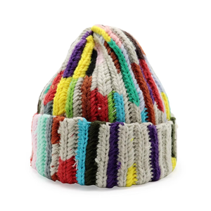 Gorro de Punto Negro Hecho a Mano, Gorro de Invierno Cálido - Product Image 5