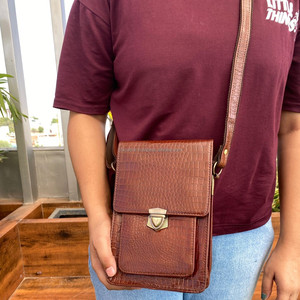 Nueva venta al por mayor patrón de cocodrilo bolso de cuero genuino estilo Vintage cuero de grano completo OEM/ODM diseño bandolera para Unisex - Product Image 3