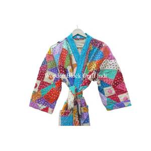 Veste Kantha vintage décontractée pour femme, séchage rapide, col en V, robe kimono, rembourrage en coton fait main, motif floral, cadeau idéal pour maman - Product Image 4
