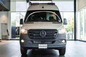 Mercedes-Benz Sprinter 3500 d'occasion, fourgonnette pour passagers, boîte manuelle, conduite à gauche, intérieur foncé, moteur turbo, sièges en cuir, pneus R21 - Product Image 2