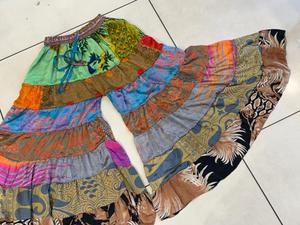Pantalon large en soie bohème d'été pour femme de haute qualité avec patchwork, respirant et écologique – Exportateur indien - Product Image 3
