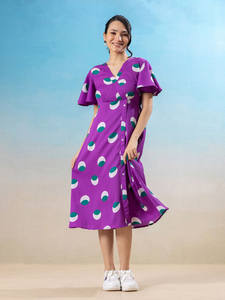 เดรสผู้หญิงแขนระบายทรงเอวธรรมชาติ ลายดอกไม้ คอวี ความยาวปานกลาง เหมาะสำหรับฤดูร้อน เป็นมิตรต่อสิ่งแวดล้อม - Product Image 3