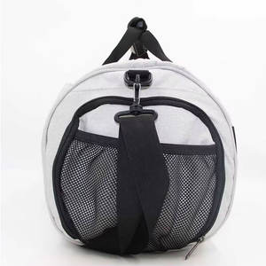 Sacs de sport professionnels légers et décontractés en gros avec sangle réglable, couleur et taille personnalisables, en tissu nylon/polyester de haute qualité - Product Image 4