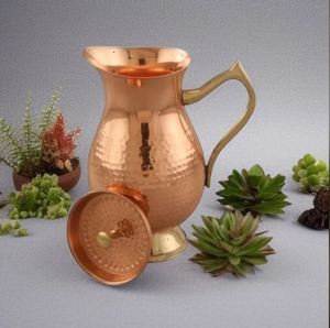 Ensemble de carafes en cuivre pour des présentations de dîner élégantes, service de boissons en métal avec verres, durable, réutilisable, pour service de table. - Product Image 4