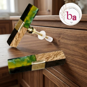 Poignée de meuble moderne en bois et résine, forme rectangulaire, accents en laiton, pour tiroirs de cuisine, commodes et armoires, installation facile - Product Image 1