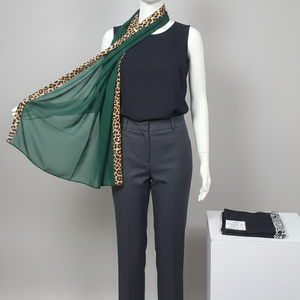 Hiyab de Viscosa AHE Zubda al por Mayor, con Estampado Digital de Tigre Cosido, para Invierno |   Bufanda de color sólido duradera de longitud media para mujer - Product Image 3