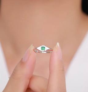 Anillo de compromiso y boda de lujo con circonita cúbica en forma de cometa, chapado en oro sobre plata de ley, con engaste de púas - Product Image 2