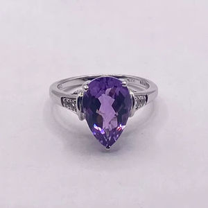 Oferta de Verano: Anillo Minimalista de Plata de Ley 925 Maciza Bañada en Oro con Amatista Púrpura Brillante en Engaste de Puntas Baguette/Redondas, Fino - Product Image 1
