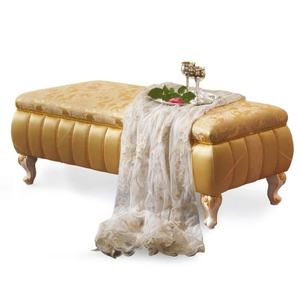 Juego de Dormitorio de Lujo en Madera de Teca Sólida, Cama Clásica con Acabado Dorado, Sofá, Tocador y Aparador - Product Image 3