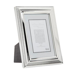 Cadre photo moderne de luxe en métal mat pour table et mur, au design esthétique minimaliste - Product Image 4