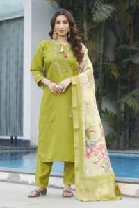 Elegante conjunto de Kurti, pantalón y dupatta de corte recto. Graciosa y moderna, eternamente clásica. - Product Image 3
