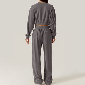 Conjunto de Sudadera con Capucha y Pantalones Acampanados de Alta Calidad para Venta al por Mayor, Chándal Personalizable con Logotipo, Trajes Deportivos Rojos para Mujer - Product Image 2