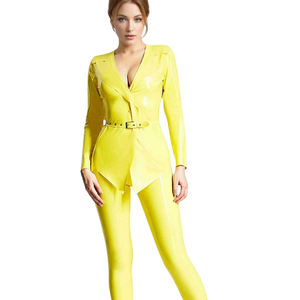 Mono amarillo de PU para mujer, manga larga, cuello en V, cintura alta, ajuste ceñido con cinturón, ropa de club, largo completo, color sólido - Product Image 2