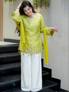 Ensemble Kurta en Soie Viscose Pure pour Femme avec Dupatta Kavita 2, Tissu Supérieur en Soie Viscose Pure - Product Image 2