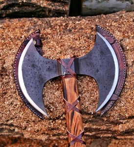 Hacha de Doble Hoja Premium Hecha a Mano para Exteriores, Mango de Madera, Acero con Alto Contenido de Carbono, Hoja de 10 Pulgadas, Longitud Total de 35 Pulgadas, para Camping y Bushcraft - Product Image 2