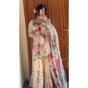 Conjunto de Ropa India y Pakistaní de Diseñador, Top y Pantalón con Dupatta, con Bordado de Lentejuelas - Product Image 6