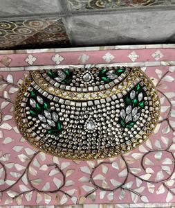 Elegante mini bolso clutch con adornos Kundan, ideal para bodas, fiestas y eventos elegantes. - Product Image 6