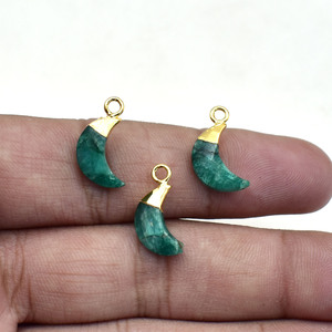 Amuleto de Esmeralda Luna |   Colgante de Luna Creciente Chapado en Oro para la Fabricación de Joyas - Product Image 3
