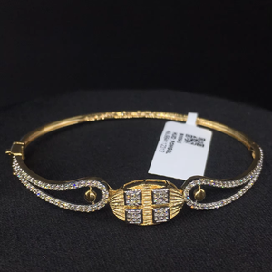 Elegante pulsera con diamantes naturales brillantes Diseño intrincado y cierre seguro para un aspecto lujoso y un ajuste cómodo - Product Image 5