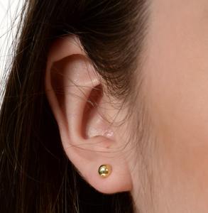 Boucles d'oreilles clous en or massif 14 carats, 5 mm, sphères rondes polies, bijoux minimalistes délicats, à porter au quotidien, cadeau pour femmes et jeunes filles - Product Image 2