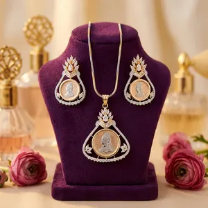 Ensemble de pendentifs élégant avec boucles d'oreilles pour femmes et filles Wedding Wear Parties Wear Collections - Product Image 1