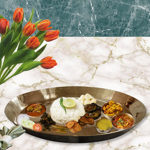 Plateau de service rond décoratif en laiton martelé fait main, imprimé numériquement et plaqué or, pour table à manger et décoration intérieure - Product Image 4