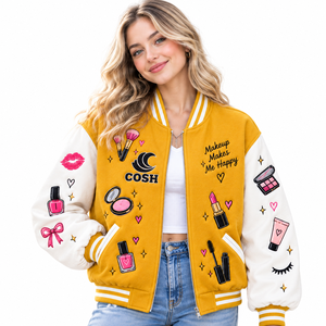 Veste universitaire jaune personnalisée de qualité supérieure pour femmes, avec broderies et patchs, et manches blanches style Letterman. - Product Image 3