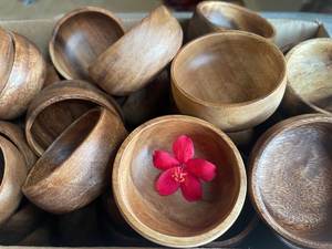 Tazón Grande de Madera de Acacia para Servir con Borde Floral, Versátil, de Madera Natural, Perfecto para Servir Frutas o Bocadillos, Nueva Oferta - Product Image 3