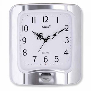 Horloge musicale décorative très demandée avec cadre en bois et carillons mélodiques pour décoration murale de salon, disponible à la vente - Product Image 4