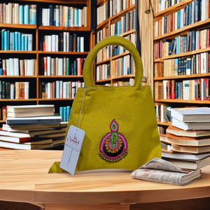 Bolso Tote de Algodón Hecho a Mano con Bordado Floral Amarillo de STUDIO N |   Bolso de Mano de Moda para Mujer, Duradero y de Alta Calidad |   Elegante y Reutilizable - Product Image 3