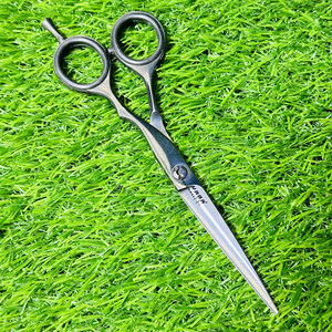 Ciseaux de coiffure professionnels avec pointe de lame ultra-affûtée en acier inoxydable noir pour salon de coiffure - Product Image 1