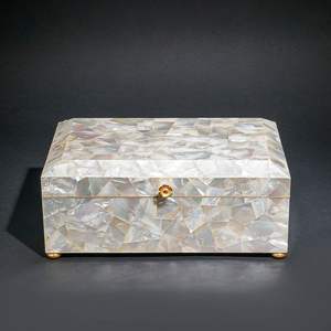 Cajas de Nácar de Calidad Artesanal Diseñadas para Almacenamiento Elegante de Recuerdos y Uso como Acento Interior - Product Image 2