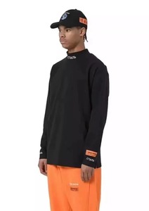 เสื้อยืดแขนยาวสีขาวสำหรับผู้ชาย ทรงโอเวอร์ไซส์ ผ้าถักคอตตอน คอกลม สไตล์สตรีท พิมพ์ลายตัวอักษร แต่งขอบตัดสี - Product Image 2