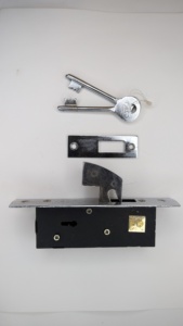 กุญแจล็อคแบบเลื่อนดีลักซ์ 40x110 มม. ทนทาน ป้องกันสนิม ความปลอดภัยสูง - Product Image 3