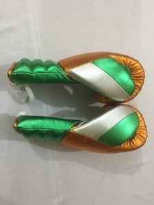 Guantes de Boxeo Profesionales Hechos a Medida en Cuero Vacuno Genuino con Tono Perla Metálico Verde y Dorado - Product Image 3