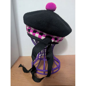 Chapeau Balmoral en laine pure écossaise rose, blanc et noir, vente en gros - Product Image 4