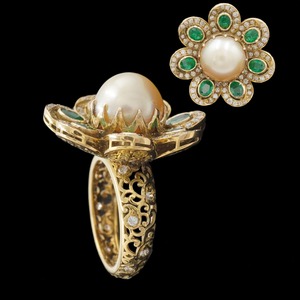 Anillo de Diamantes de Corte Redondo con Esmeralda Verde Ovalada en Oro Sólido de 18K con Perlas de Agua Salada, Anillo Tradicional Indio con Diseño de Flor - Product Image 4