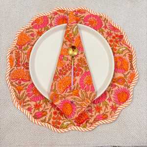 Ensemble de sets de table et de serviettes matelassés à motifs floraux orange faits à la main, tissu imprimé au bloc, facile d'entretien, lavable en machine - Product Image 2